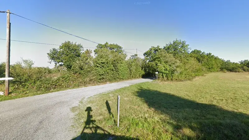 Vue de la rue devant Quercy 46 motoculture, Saint-Paul-Flaugnac