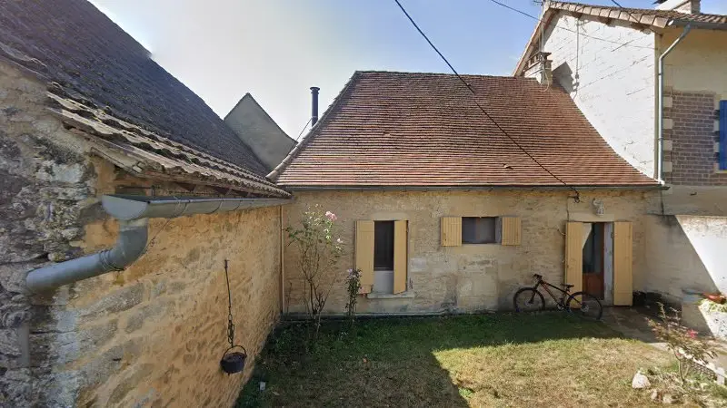 Vue de la rue devant Porché Matthieu, Mauzac-et-Grand-Castang