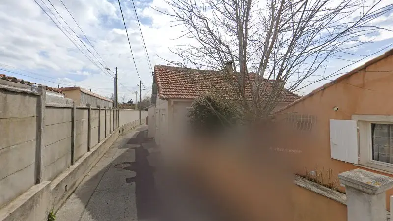 Vue de la rue devant Diagnostique Recherche de panne réparation Automobile, Port-de-Bouc
