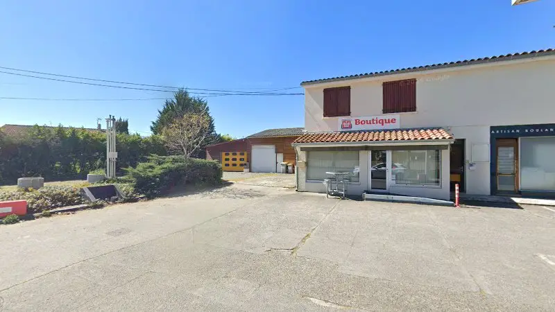 Vue de la rue devant Garage Servant Meca, Rieux-Volvestre