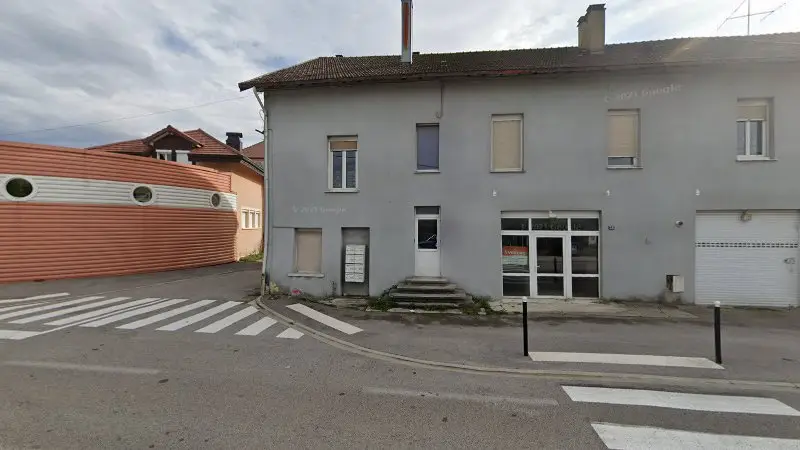 Vue de la rue devant Carrosserie Garage Ben, Champagnole
