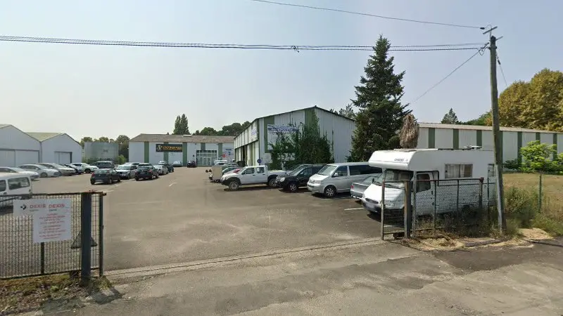 Vue de la rue devant Garage David Nguyen, Mont-de-Marsan