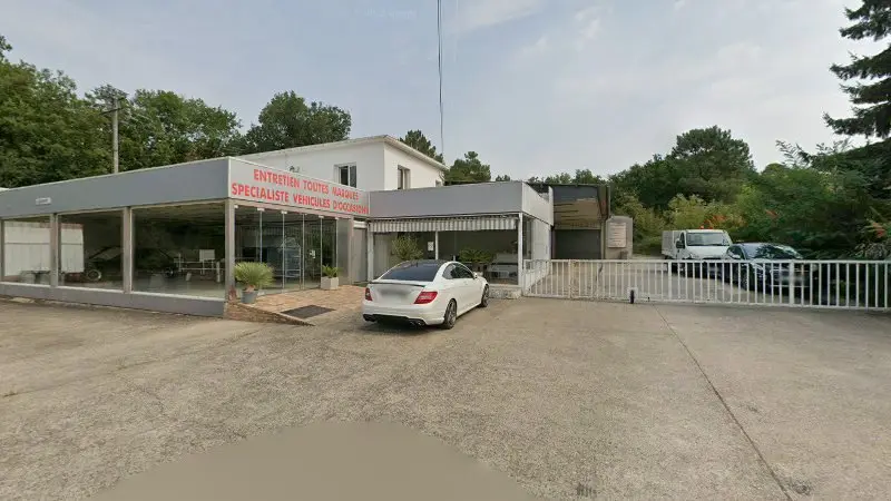 Vue de la rue devant Carrosserie & Garage Expert Aby Automobiles, Abilly