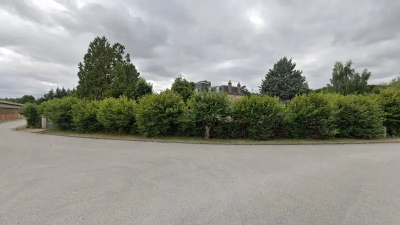 Vue de la rue devant Gablin Autos, Tillières-sur-Avre