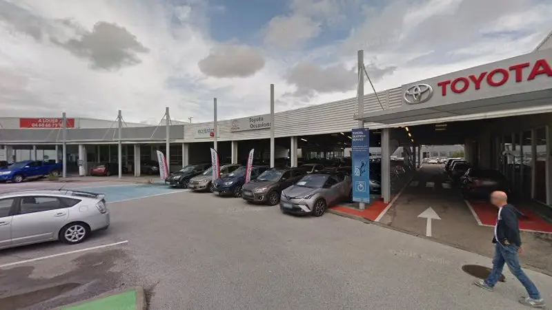 Vue de la rue devant Lexus at Réparateur Agréé - Garage Sudria, Perpignan