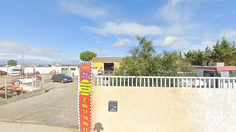 Vue de la rue devant Garage Sarl Centre Affaires Viassois, Vias