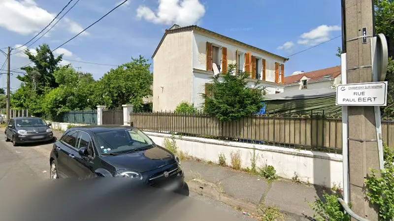 Vue de la rue devant Pneus, Champigny-sur-Marne