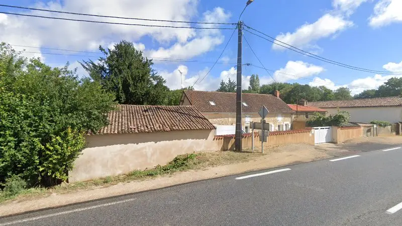 Vue de la rue devant GARAGE DE MIGNALOUX :, Mignaloux-Beauvoir
