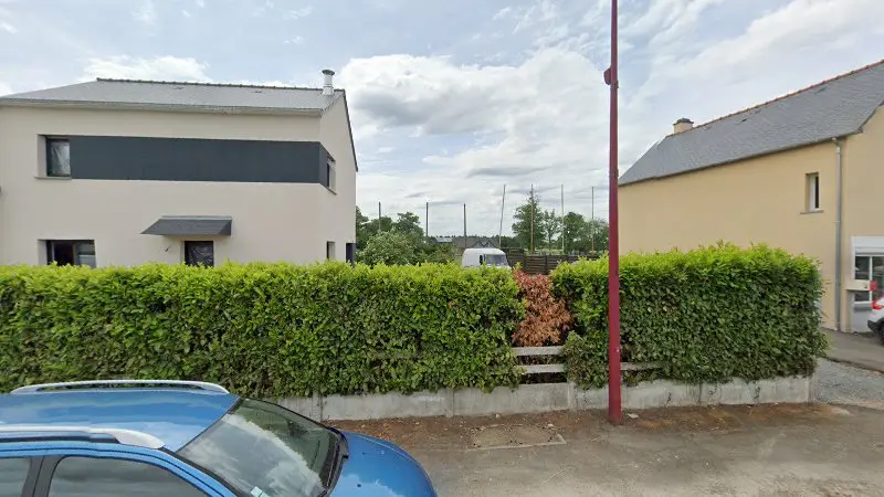 Vue de la rue devant Garage Thomaset, Vieux-Vy-sur-Couesnon