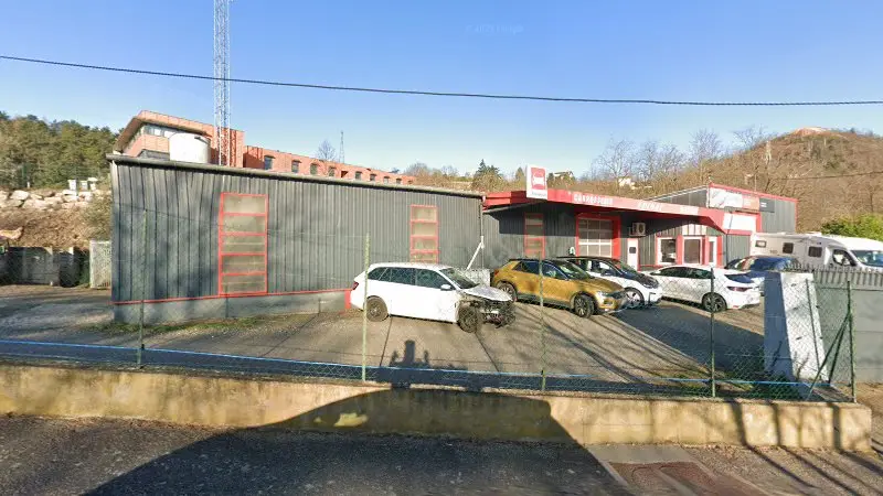 Vue de la rue devant Eurorepar Carrosserie David Epinat, Saint-Étienne