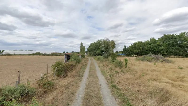 Vue de la rue devant JLD Auto-Mobile Limited, Les Sorinières