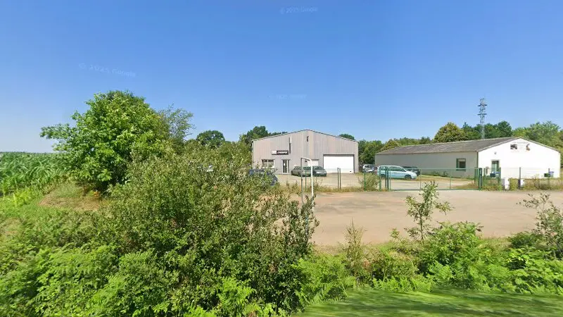 Vue de la rue devant Garage BLIN BRIÈRE, La Bazouge-du-Désert