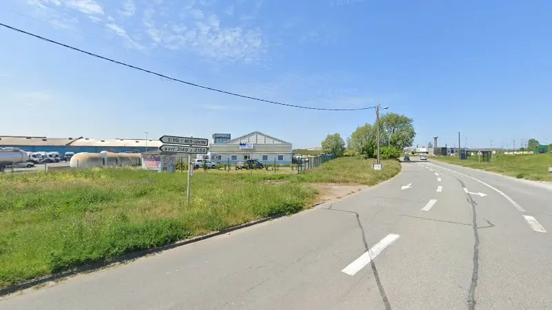 Vue de la rue devant S. E. M. U. R Société Européenne de Mécanique Usinage Réparation, Dunkerque