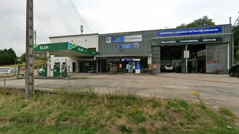 Vue de la rue devant TOP GARAGE - G.P. AUTOMOBILES, Le Vigen