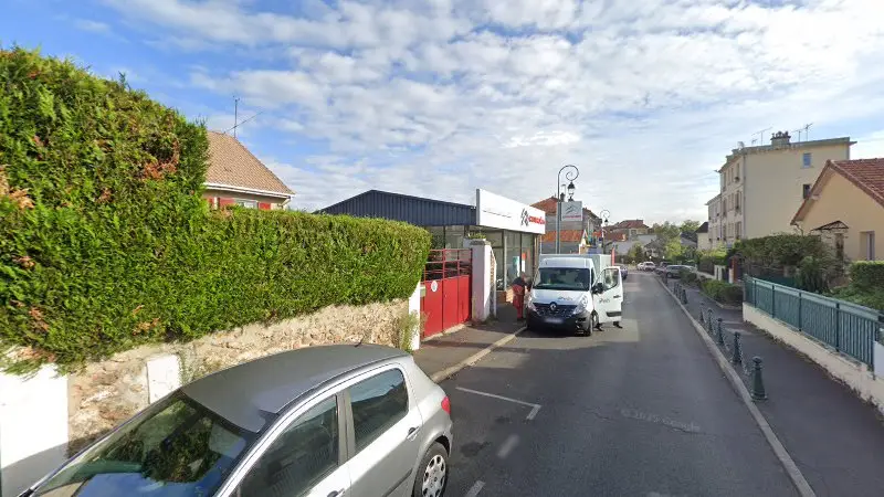 Vue de la rue devant Eurorepar Car Service - Garage Du Grand Chene - Spécialisé Citroën, Verrières-le-Buisson
