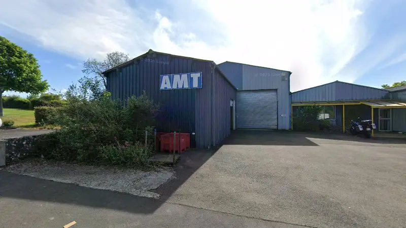 Vue de la rue devant A.M.T Atelier Mécanique et Technique, Souleuvre en Bocage