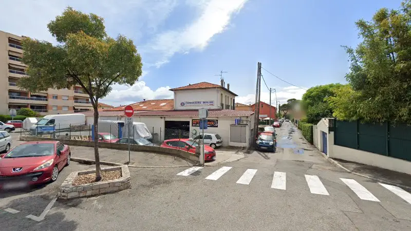 Vue de la rue devant Carrosserie Berlioz, Cagnes-sur-Mer
