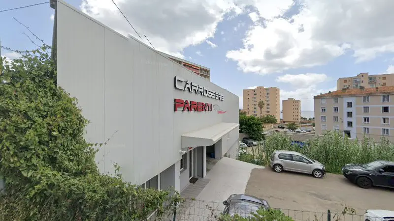 Vue de la rue devant Carrosserie PARENTI, Ajaccio